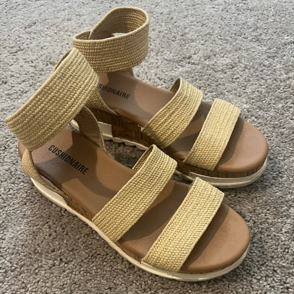 Cushionaire strappy sandals